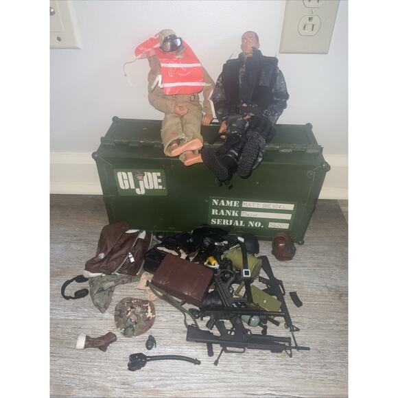 VTG VINTAGE HASBRO GI JOE ACTION FIGURES, ACCESSORIES & FOOT LOCKER 1997 - Picture 1 of 5